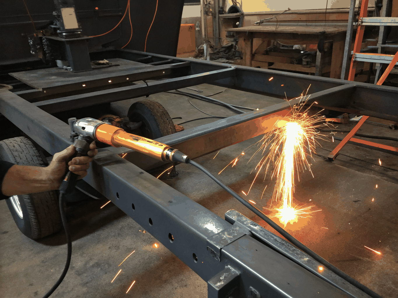 Heavy duty trailer hitch steel reinforcement weld joint